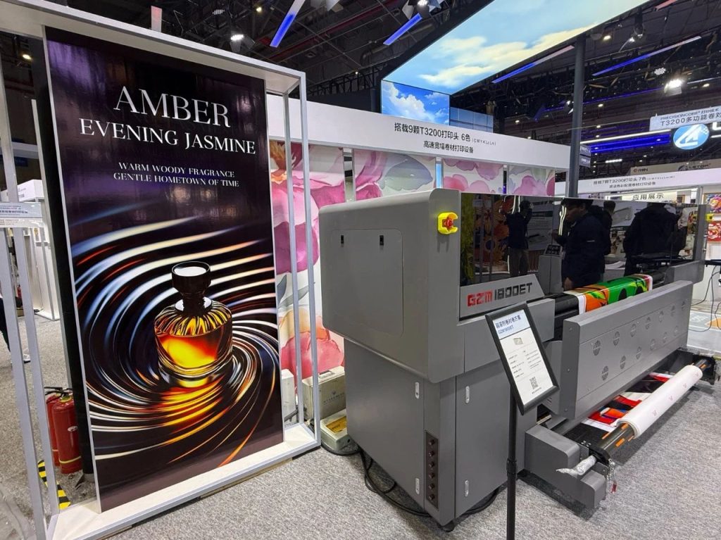 Gongzheng eco-solvent printer equipped with T3200 print head